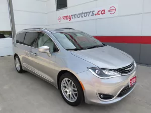 2018 Chrysler Pacifica Hybrid Image
