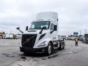 2027 Volvo VNR 300 Image