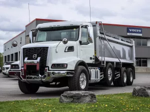2025 Volvo VHD84B300 Image